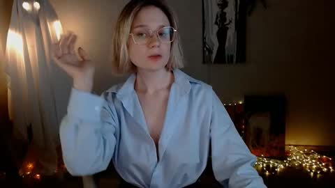 Michelle  online show from 10-27-25, 04:16