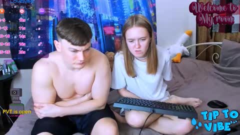 Snapshot of charming_berry_ chatting on 02-12-25, 07:35 Lisa online show from 02-12-25, 07:35