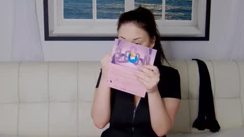 charming_lolla online show from 10-31-25, 03:18