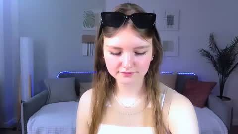 Im Eva online show from 06-24-26, 11:20