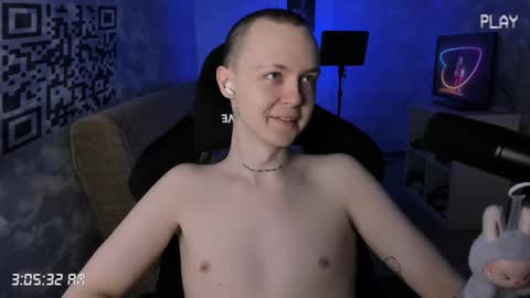 Snapshot of charonbaby1 chatting on 12-14-25, 12:05 lynxy online show from 12-14-25, 12:05