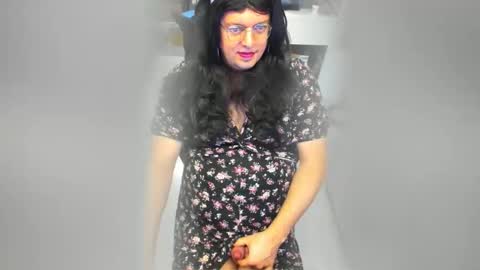 Snapshot of chaturbaby chatting on 11-19-25, 08:14 Rosalie online show from 11-19-25, 08:14