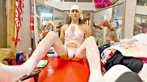 Snapshot of chavezechavez4207 chatting on 11-16-25, 05:57 MasterPRO online show from 11-16-25, 05:57