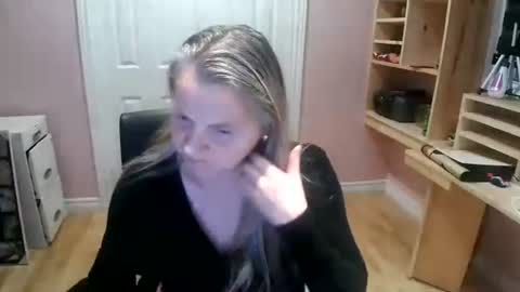 chealsiek online show from 12-04-25, 11:13