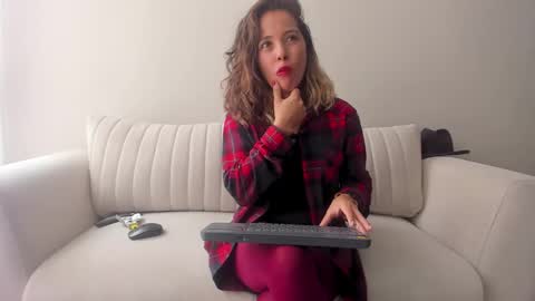 Regina Phalange online show from 03-07-25, 08:33