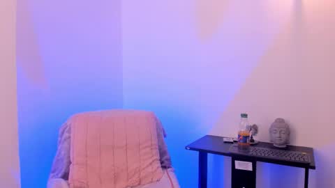 Chelsea  online show from 11-18-25, 08:02