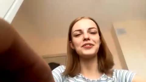 Mia online show from 06-14-26, 10:28