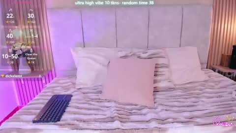 Snapshot of cherlyn_1 chatting on 06-11-26, 01:53 cherlyn_1 online show from 06-11-26, 01:53