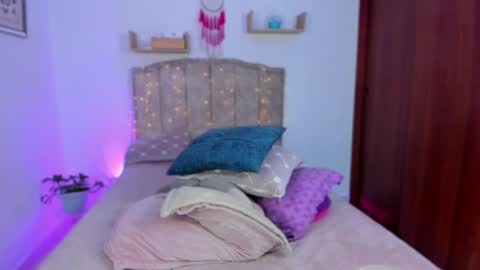 Snapshot of cherries_and_wine_ chatting on 12-02-24, 07:16 cherries_and_wine_ online show from 12-02-24, 07:16