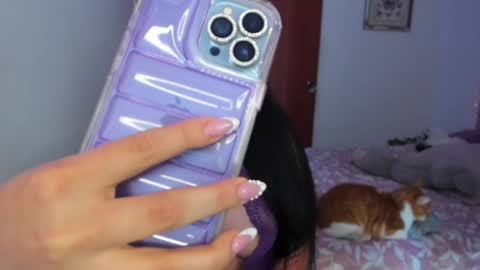 Snapshot of cherries_and_wine_ chatting on 01-21-25, 08:11 cherries_and_wine_ online show from 01-21-25, 08:11