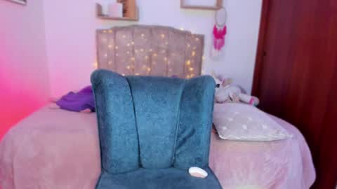 Snapshot of cherries_and_wine_ chatting on 02-28-25, 10:28 cherries_and_wine_ online show from 02-28-25, 10:28