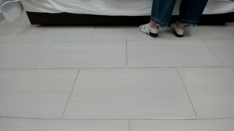 Snapshot of cherry__sweet_ chatting on 11-23-25, 11:21 Emma online show from 11-23-25, 11:21