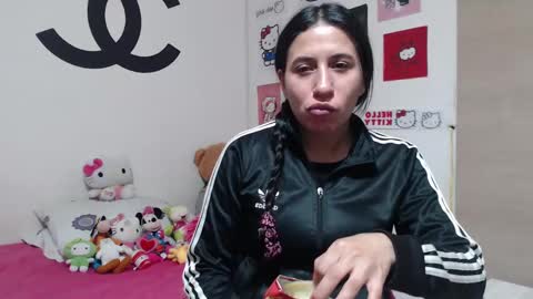 Snapshot of cherry_hc chatting on 02-26-25, 04:03 Nezumy Rey online show from 02-26-25, 04:03