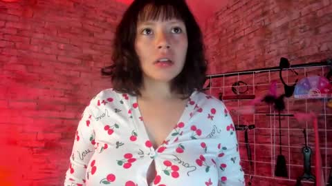 Snapshot of cherry_xoxx chatting on 09-29-25, 11:37 online show from 09-29-25, 11:37