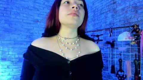 Snapshot of cherry_xoxx chatting on 10-17-25, 11:35 online show from 10-17-25, 11:35