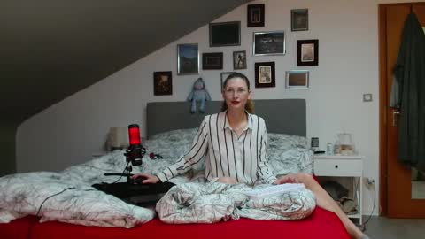 Leonie online show from 02-18-26, 06:48