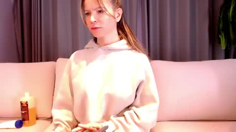 Anna online show from 04-28-26, 01:27