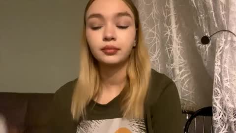 Snapshot of cherryleija chatting on 12-16-25, 02:33 Lei online show from 12-16-25, 02:33