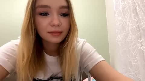 Lei online show from 12-23-25, 01:58