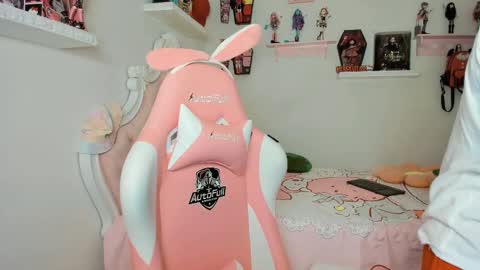 Snapshot of cherrymafer666 chatting on 09-19-25, 02:46 cherrycute666 online show from 09-19-25, 02:46