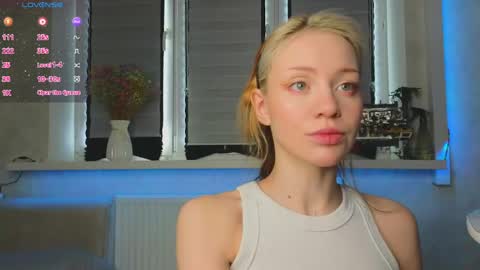 Lysia online show from 04-19-26, 01:43