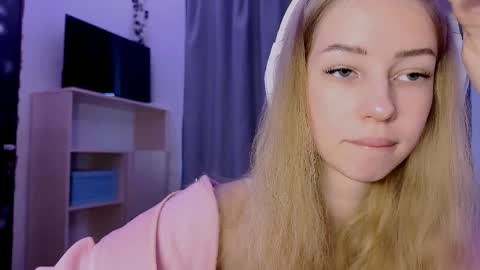 Evie online show from 10-27-25, 09:24