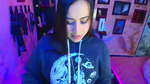 Snapshot of cherryy_bombshelll chatting on 11-06-25, 03:46 cherry online show from 11-06-25, 03:46