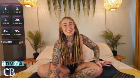 Snapshot of cheviblue chatting on 02-11-25, 03:18 Chevi Blue online show from 02-11-25, 03:18