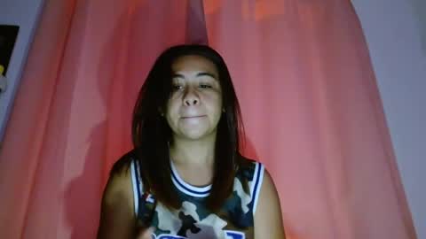 Snapshot of chiara_20 chatting on 11-17-25, 07:52 Airam online show from 11-17-25, 07:52