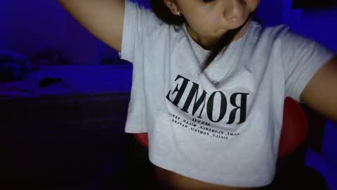 Snapshot of chiara_20 chatting on 11-22-25, 10:20 Airam online show from 11-22-25, 10:20