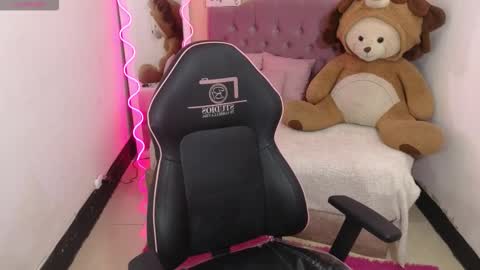 Snapshot of chiara_tay chatting on 11-07-25, 03:17 Chiara online show from 11-07-25, 03:17