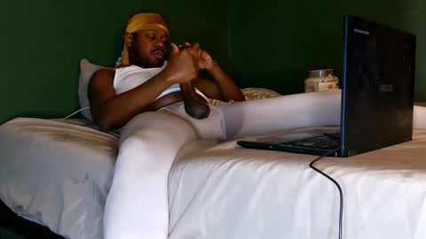 Snapshot of chicagothirdleg chatting on 03-06-26, 06:32 Que online show from 03-06-26, 06:32