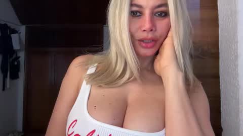 Snapshot of chicasexylatina777 chatting on 10-05-25, 09:24 sexypau online show from 10-05-25, 09:24