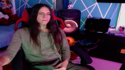 Snapshot of chico_explosivo chatting on 10-31-25, 12:33 chico_explosivo online show from 10-31-25, 12:33