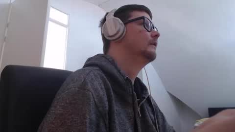 chillzonecam online show from 03-28-26, 02:05