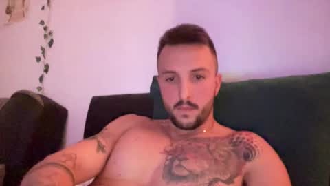 Snapshot of chimichurrii chatting on 10-04-25, 05:33 Sugar online show from 10-04-25, 05:33