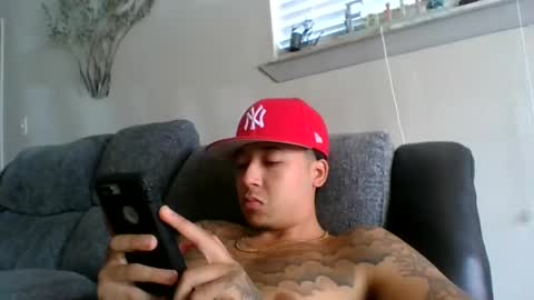 Snapshot of chino880172 chatting on 01-17-25, 06:23 CHINO online show from 01-17-25, 06:23