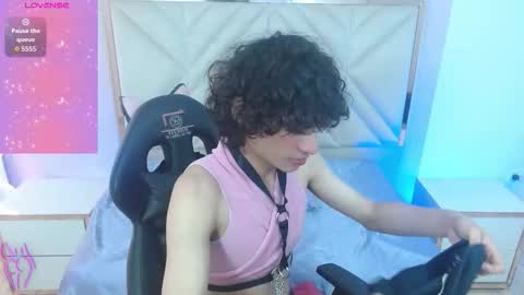 Snapshot of chipi_tay chatting on 09-21-25, 11:45 chipi_tay online show from 09-21-25, 11:45