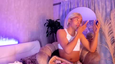 Snapshot of chloe_bronze chatting on 06-18-26, 10:03 Chloe online show from 06-18-26, 10:03