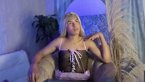 Snapshot of chloe_bronze chatting on 06-19-26, 08:12 Chloe online show from 06-19-26, 08:12
