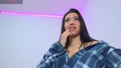 chloe_desire11 online show from 05-18-26, 10:54
