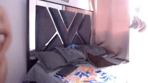 Chloe and Danna online show from 04-22-26, 07:37