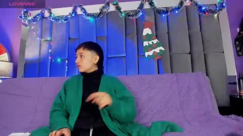 Isabella curly hair - Anastasia short hair  online show from 12-03-24, 12:49
