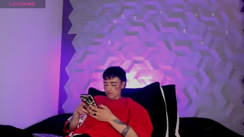 Isabella curly hair - Anastasia short hair  online show from 12-16-24, 11:50