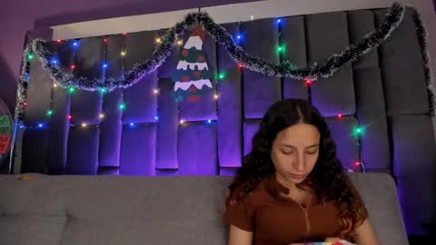 Isabella curly hair - Anastasia short hair  online show from 12-26-24, 10:09