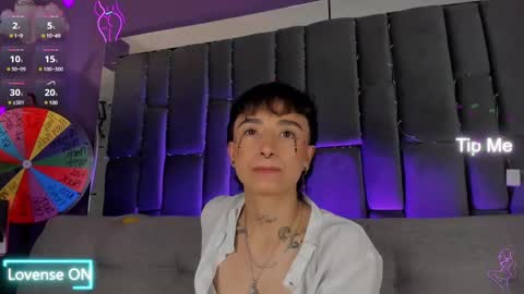 Isabella curly hair - Anastasia short hair  online show from 01-07-25, 09:03