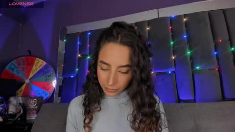 Isabella curly hair - Anastasia short hair  online show from 01-09-25, 09:05