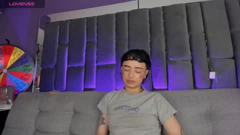 Isabella curly hair - Anastasia short hair  online show from 01-10-25, 07:00