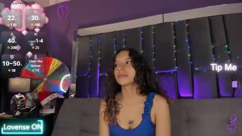 Isabella curly hair - Anastasia short hair  online show from 01-13-25, 05:12