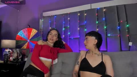 Isabella curly hair - Anastasia short hair  online show from 01-18-25, 04:42